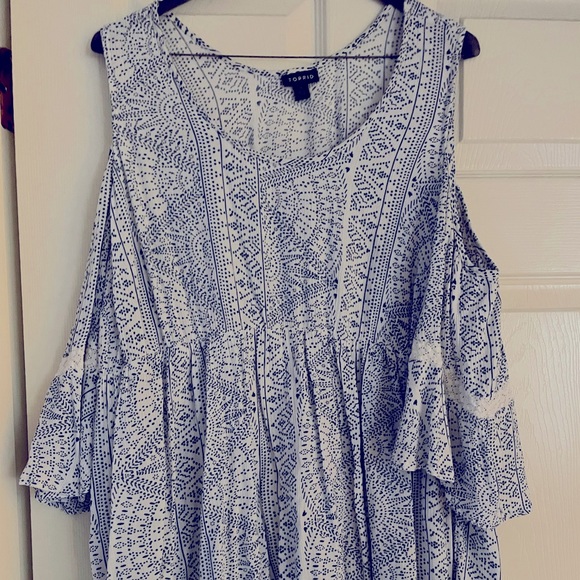 Torrid cold shoulder peasant top - Picture 5 of 6